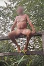 Zittend op de leuning, foto 1856x2736, 3 reacties, 6 stemmen