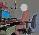 lekker naakt aan het werk, foto 3506x3135, 1 reacties, 3 stemmen