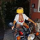 milf, foto 2992x2992, 8 reacties, 38 stemmen