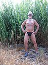 walking in the field, foto 3000x4000, 0 reacties, 1 stemmen