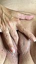 ze steekt een vinger in haar, foto 2250x4000, 7 reacties, 37 stemmen
