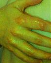 Hand op me borst, foto 824x1024, 0 reacties, 4 stemmen