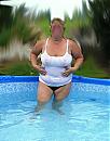 Lekker in het zwembadje vandaag, foto 1322x1693, 2 reacties, 10 stemmen