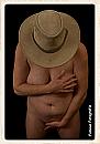 Verscholen onder een hoed, foto 1402x2015, 0 reacties, 1 stemmen