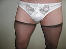 geil in witte slip en zwarte pantykousjes, foto 800x600, 6 reacties, 11 stemmen
