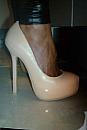piercing's en high heels, foto 427x640, 0 reacties, 1 stemmen