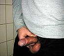 stroking on a toilet, foto 692x598, 0 reacties, 2 stemmen